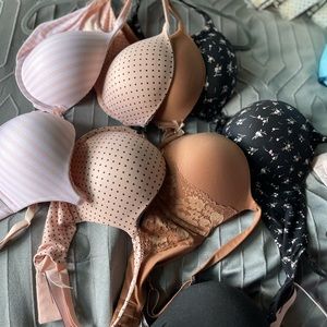 Victoria secret bras only worn once like brand new I will do 2/$65